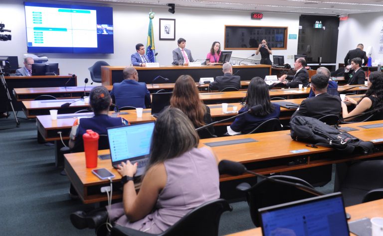 Anac defende em audiência na Câmara que passageiros indisciplinados sejam proibidos de voar